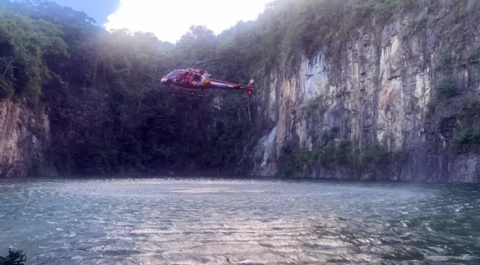 Adolescente desaparece em mergulho no lago da pedreira próximo ao Bosque das Mansões, em São José