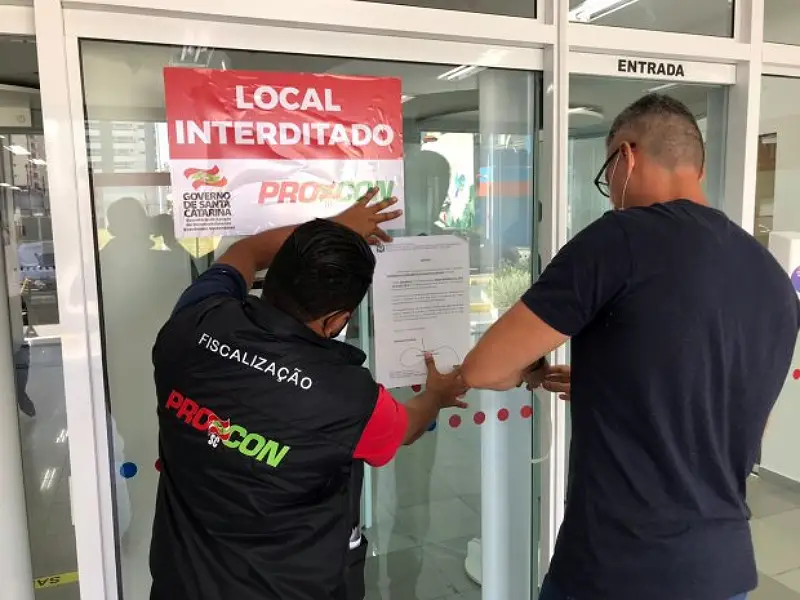 Procon interdita 11 agências bancárias em Florianópolis