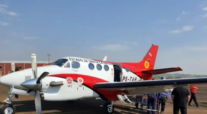 avião-ambulância arcanjo 6 dos beombeiros e samu de sc