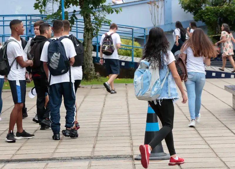 programa de permanência na escola bolsa estudante será de R$ 6.250