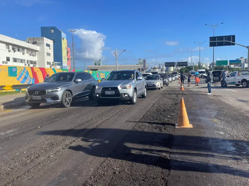 duas pistas da av. gustavo richard foram liberadas