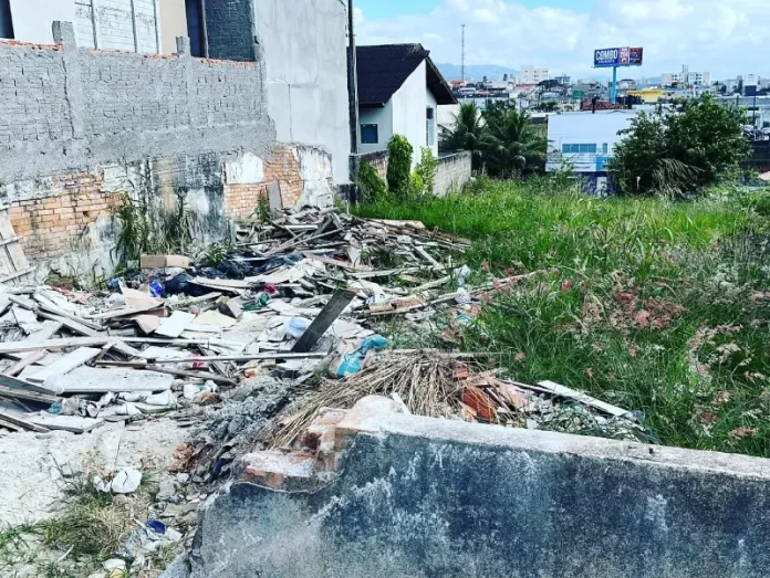 São José intensifica fiscalização em terrenos baldios e calçadas