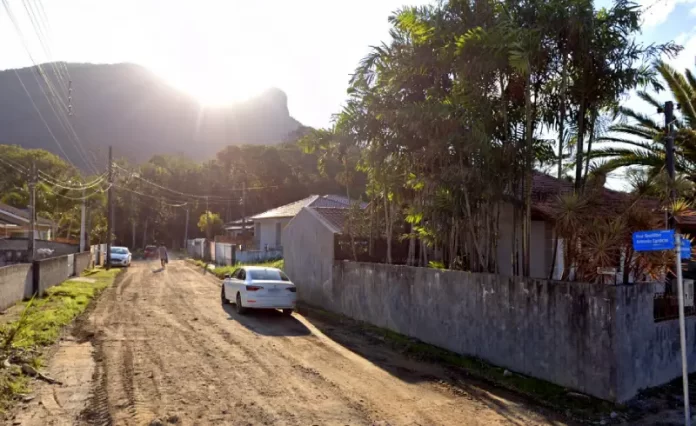 Rua Santilho Antônio Ignacio, no bairro São Sebastião, em Palhoça