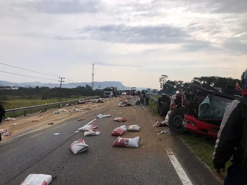 acidente em maio de 2021 interditou br-101 em Palhoça