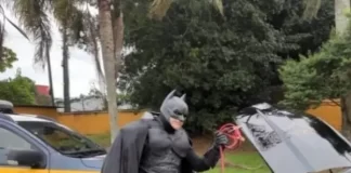 Batman precisou de uma chupeta