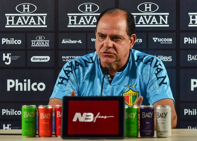 Waguinho Dias, campeão catarinense em 22, foi demitido do Brusque nessa semana