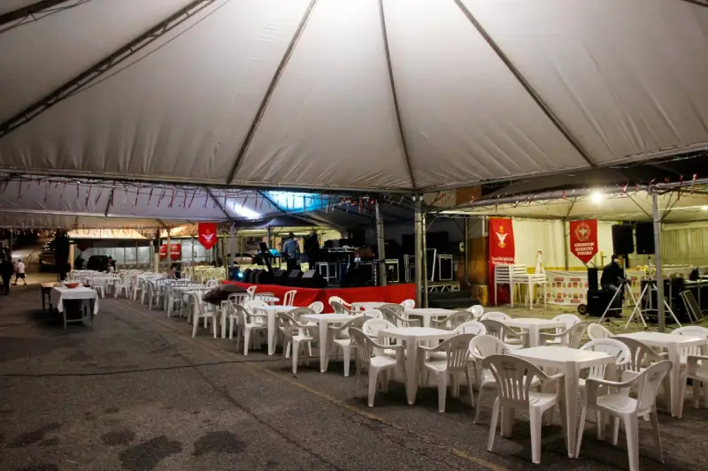 estrutura está montada para a festa neste sábado, domingo e segunda, no centro histórico