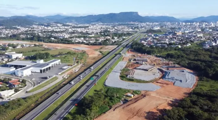 intersecção do contorno viário com a br-101 em Palhoça