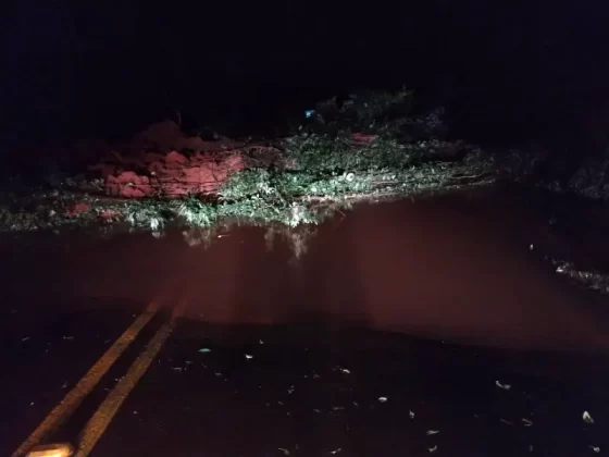 queda de barreira em pinheiro preto por causa da chuva