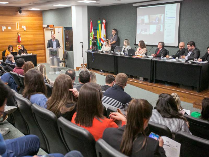 Alguns prefeitos discordam do governo estadual sobre regras do programa habitacional; audiência na Alesc procurou acertar os ponteiros – Foto: Rodolfo Espínola/Agência AL