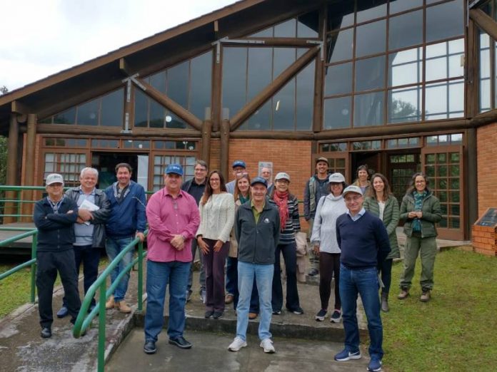 IMA firma parceria com empresa australiana para projetos de educação ambiental na Serra do Tabuleiro