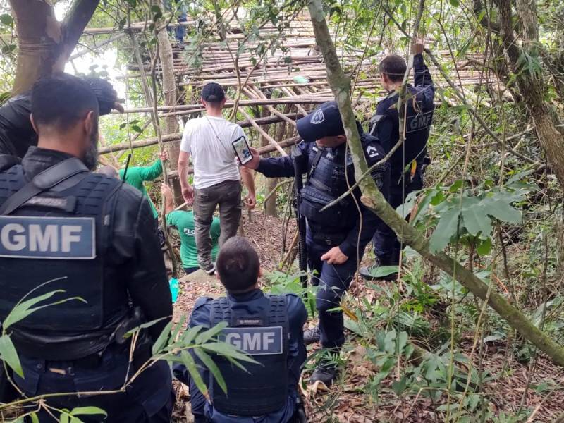 Barraco de banbu no parque da Galheta também foi demolido