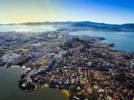 Foto aérea da região continental de Florianópolis