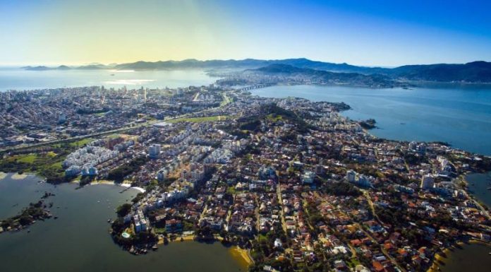 Foto aérea da região continental de Florianópolis