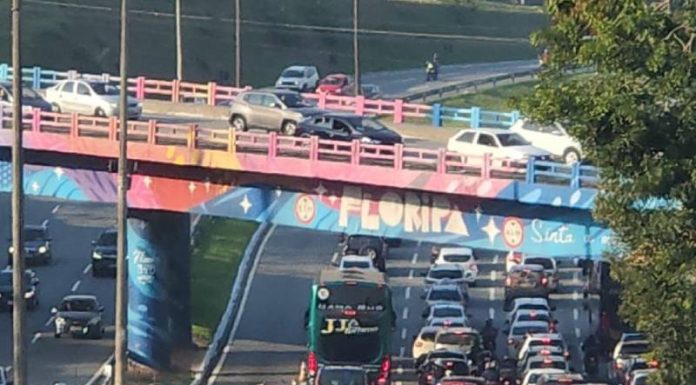 engarrafamento na via expressa na cabeceira da Ponte Pedro Ivo Campos, em Florianópolis