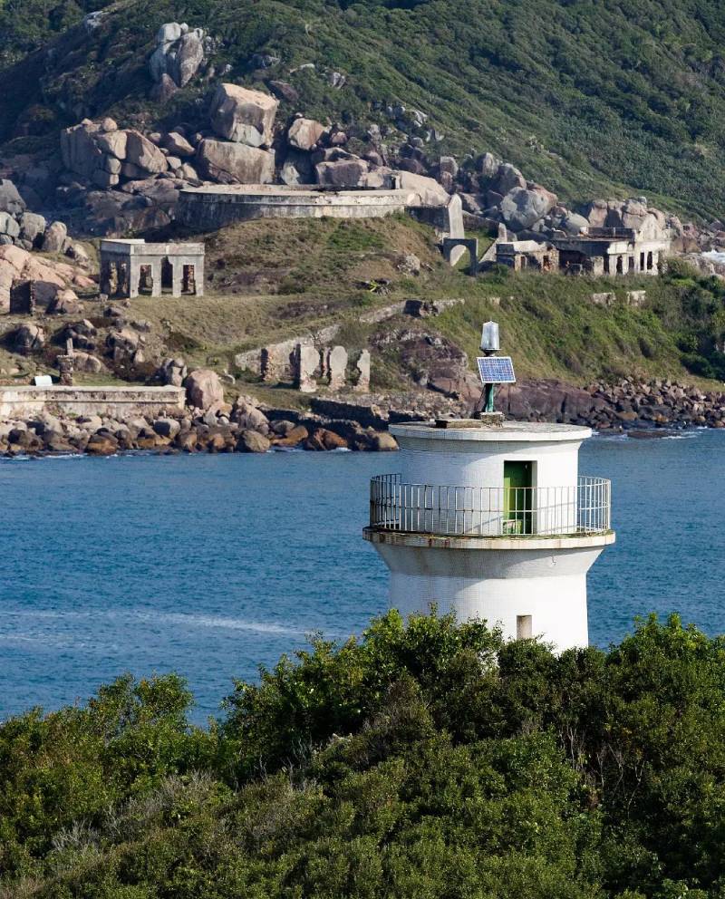 farol de Naufragados e Fortaleza de Araçatuba