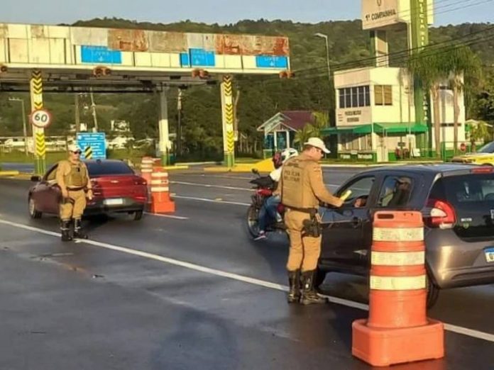 Polícia Militar Rodoviária realizou barreiras da Lei Seca em três de Florianópolis