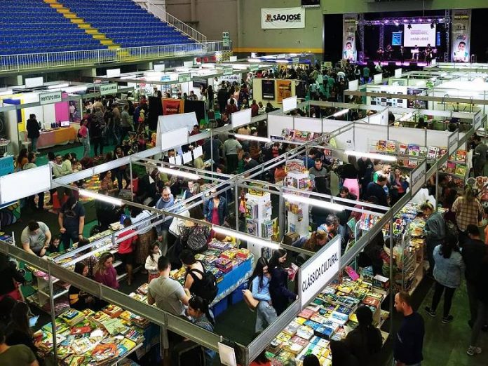 Mais de 50 mil pessoas passam pela 1ª Bienal do Livro de São José