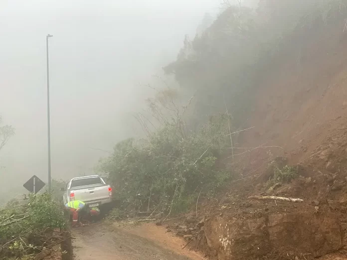 Dois deslizamentos de terra ocorreram na Serra do Rio do Rastro