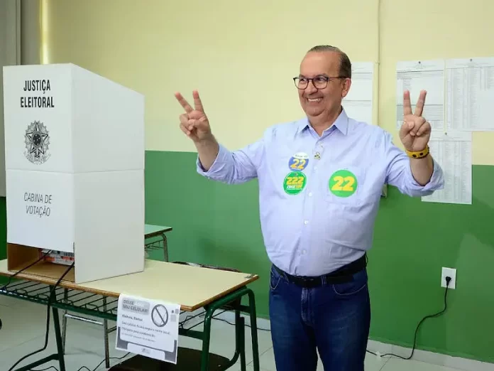 Jorginho Mello é eleito governador de Santa Catarina