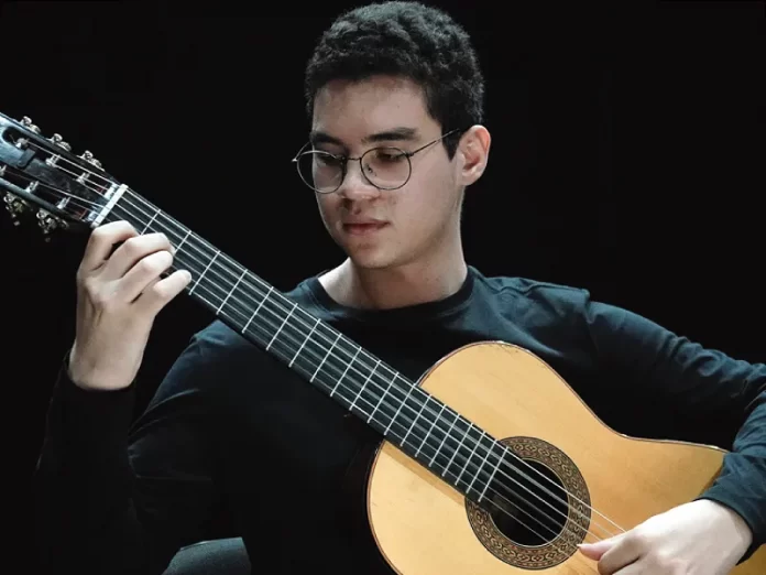 Apresentação do Concerto Solo de Violão, com Matheus Ng