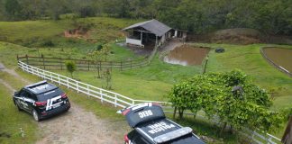 Polícia interrompe encontro de neonazistas na Grande Florianópolis