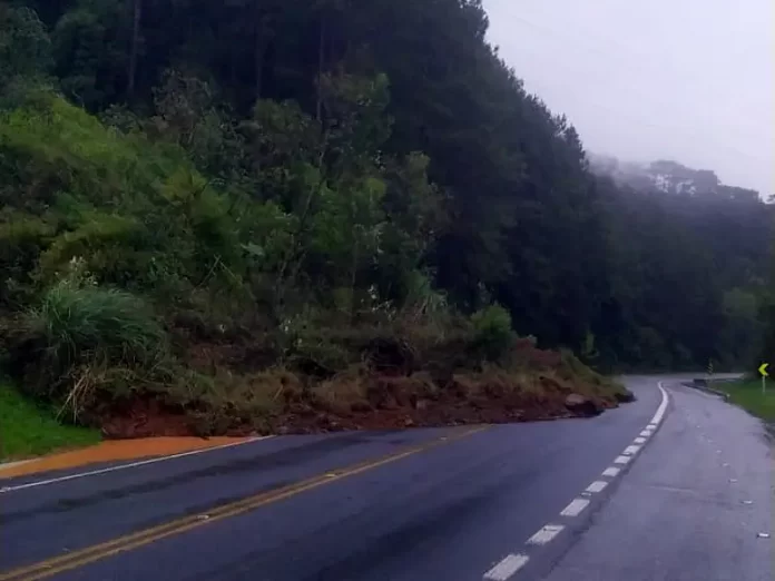 Deslizamento na BR-280 em São Bento do Sul