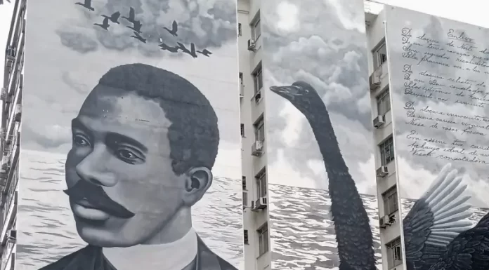 Painel de Cruz e Sousa no Centro de Florianópolis, em homenagem ao poeta - Foto: Lucas Cervenka