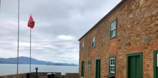 Fortaleza de São José da Ponta Grossa é entregue restaurada em Florianópolis