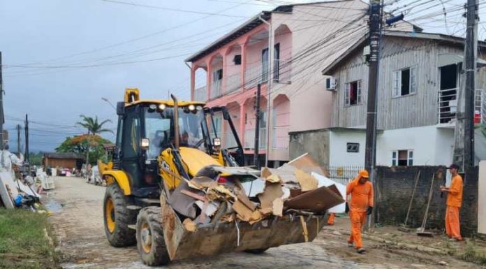 Prioridade em São José é a limpeza das vias após semana de alagamentos 