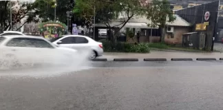 Avenida Leoberto Leal alagada