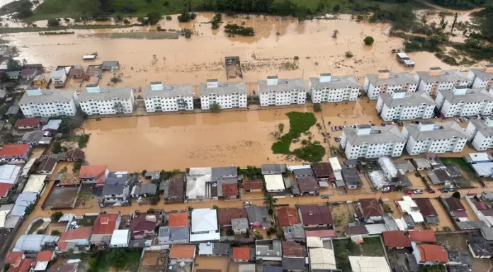 Bairro Guarda do Cubatão, em Palhoça, ficou completamente alagado