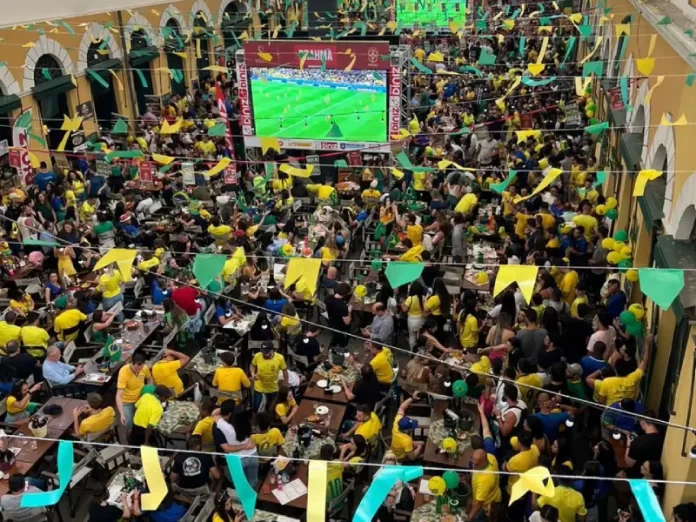 Jogo do Brasil no Mercado Público de Florianópolis