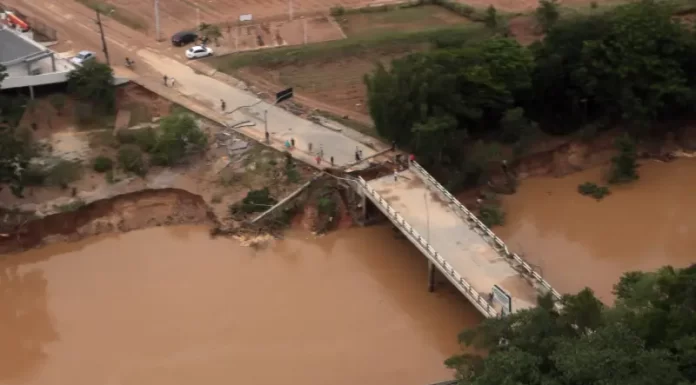 Ponte em Santo Amaro da Imperatriz sobre o Rio Cubatão