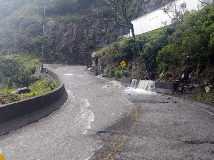 Serra do Rio do Rastro é completamente interditada após deslizamentos