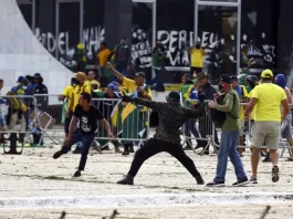 Manifestantes invadem Congresso, Planalto e STF