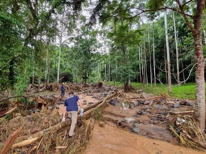 Deslizamento destruiu residência no Morro do Pico, em Rodeio