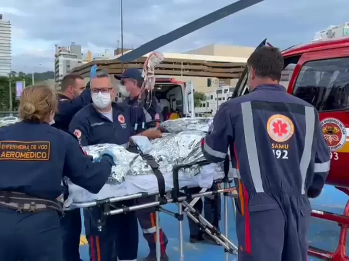 Grávida recebe transfusão de sangue em helicóptero