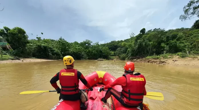 Buscas por criança desaparecida no Rio Cubatão