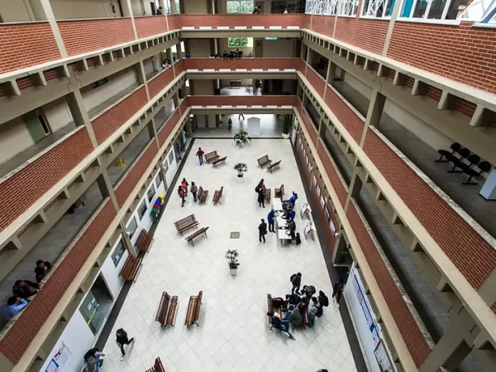 Centro de ensino na Universidade Federal de Santa Catarina (UFSC)