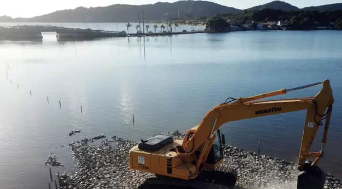 Obra da ponte da Lagoa da Conceição