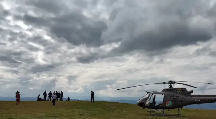 Parapentes se chocam no ar em Santo Amaro e condutor morre