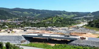 Viaduto de intersecção da BR-282 com o Contorno Viário