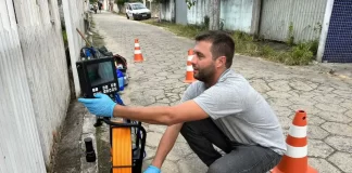 Análise por vídeo flagra esgoto irregular em Florianópolis