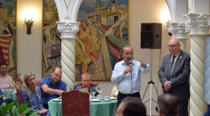 Jorginho apresenta aos deputados projeto de pagamentos de bolsas no ensino superior em SC