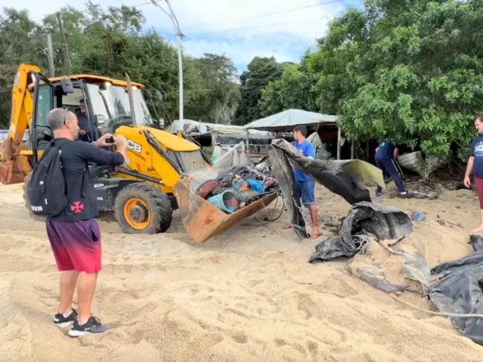 Etapa na Baía dos Golfinhos recolhe 7,2 toneladas de resíduos