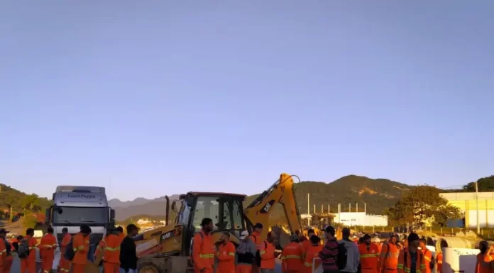 Protesto de operários do Contorno Viário