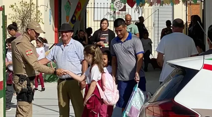 Escolas estaduais começam a receber militares para segurança armada