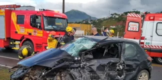 Batida na BR-282 em Santo Amaro deixa vítimas e engarrafamento