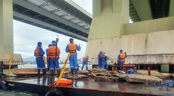 Trabalho de manutenção dos acessos rodoviários à ilha